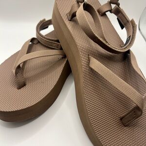 Tan TEVA Platform Slim Women's Sandals size 10.